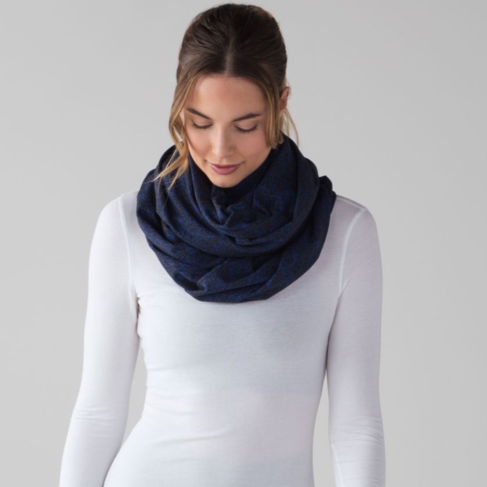 NWT vinyasa lululemon snap wrap scarf